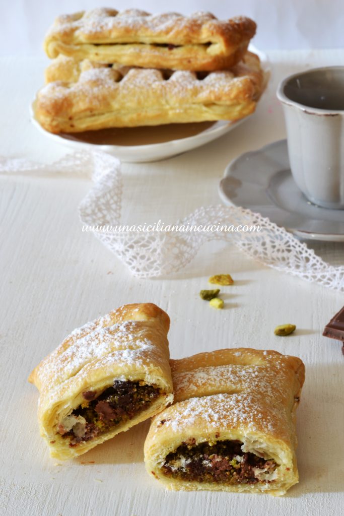 Sfogliatine ai pistacchi e cioccolato Sfogliatine ai pistacchi e cioccolato