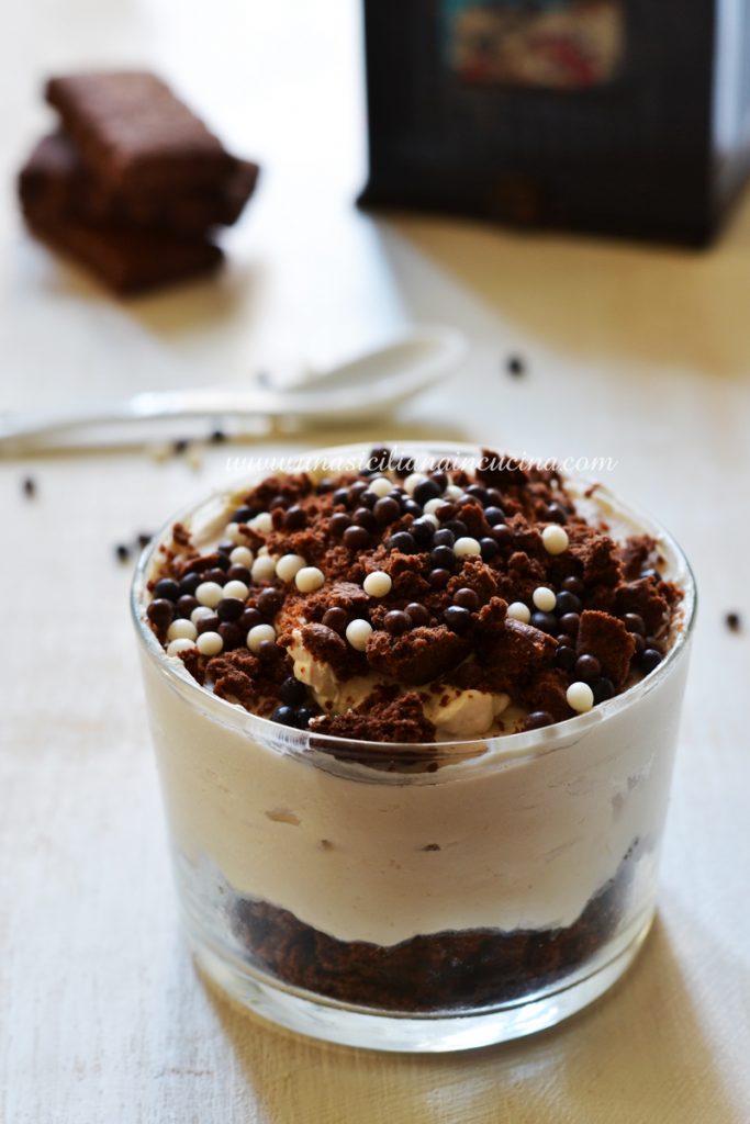 Coppette allo yogurt al caffè golose