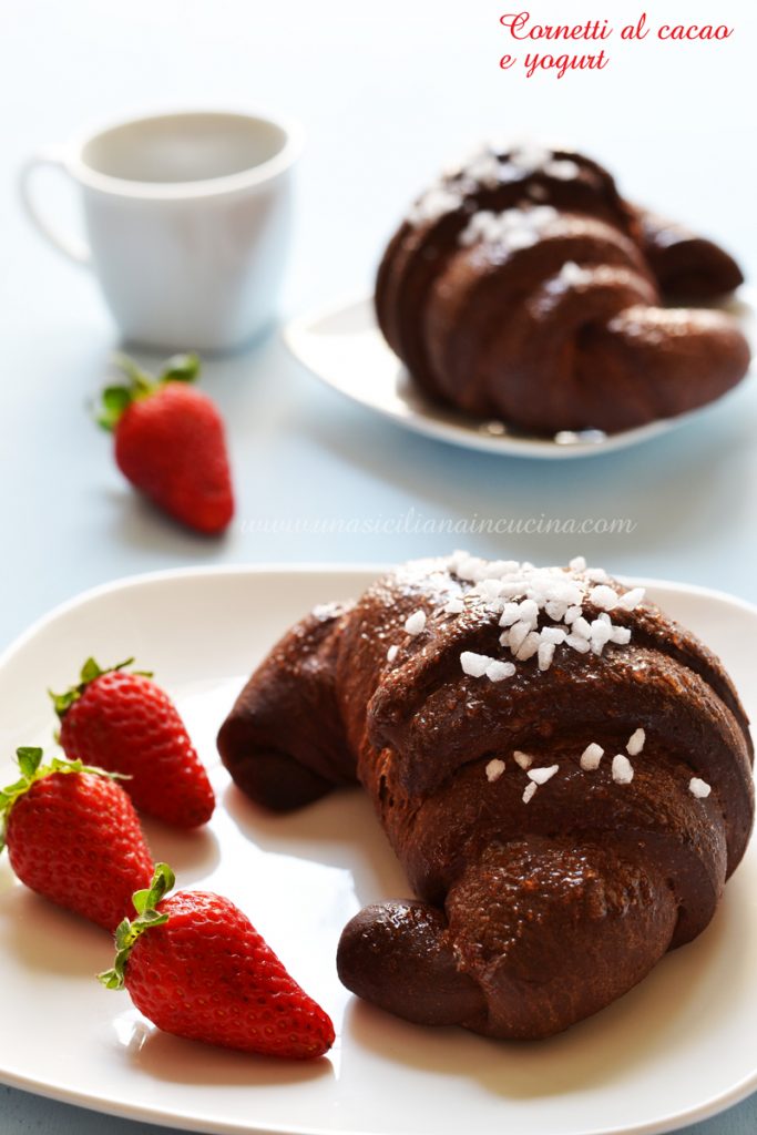 Cornetti brioche allo yogurt e cacao Cornetti brioche allo yogurt e cacao