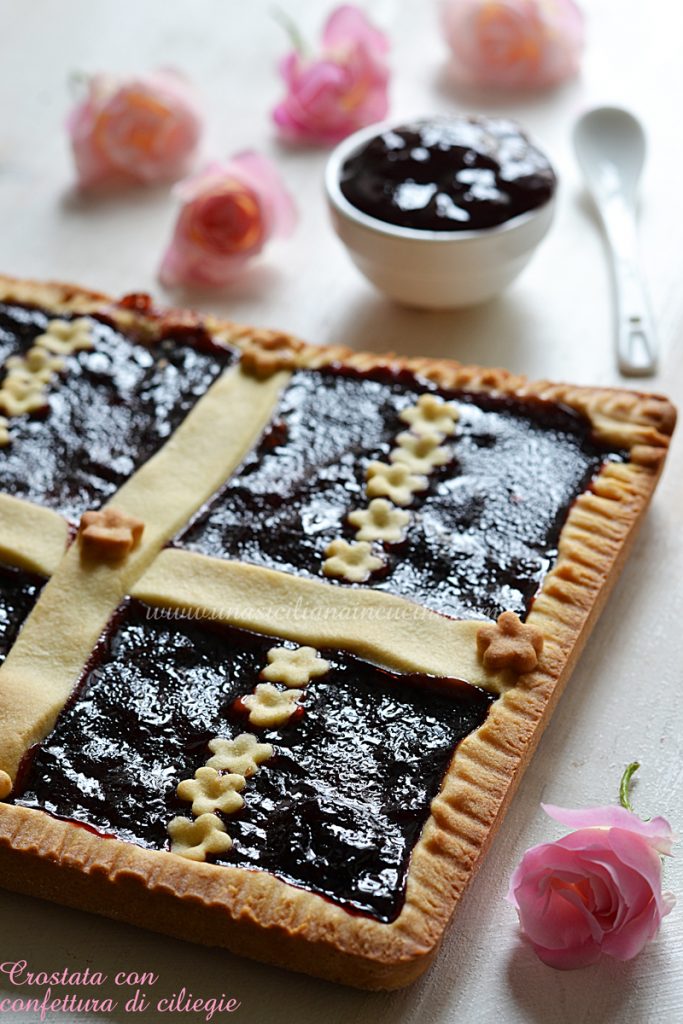 Crostata con confettura di ciliegie Crostata con confettura di ciliegie