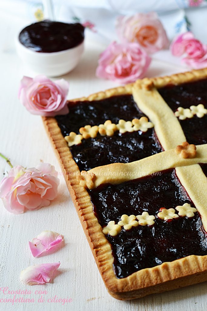Crostata con confettura di ciliegie Crostata con confettura di ciliegie