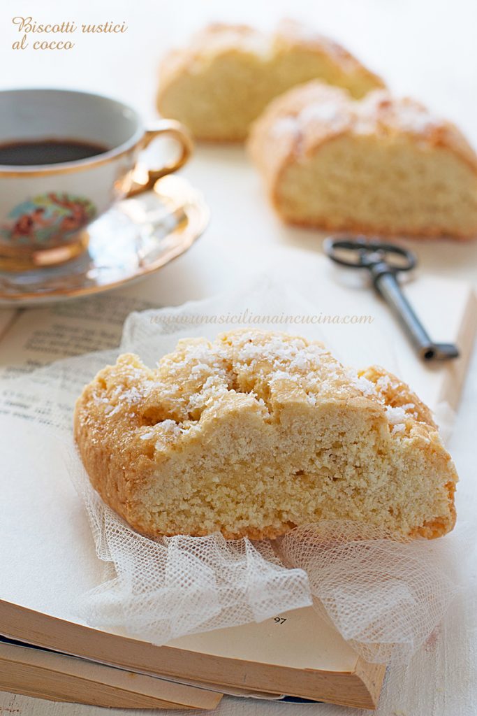 Biscotti rustici al cocco
