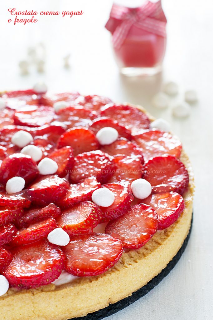 Crostata crema yogurt e fragole