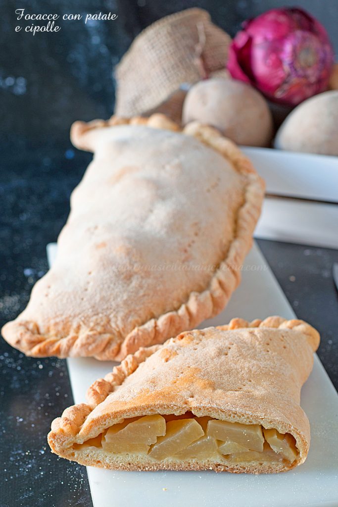 Focacce ragusane con patate e cipolle