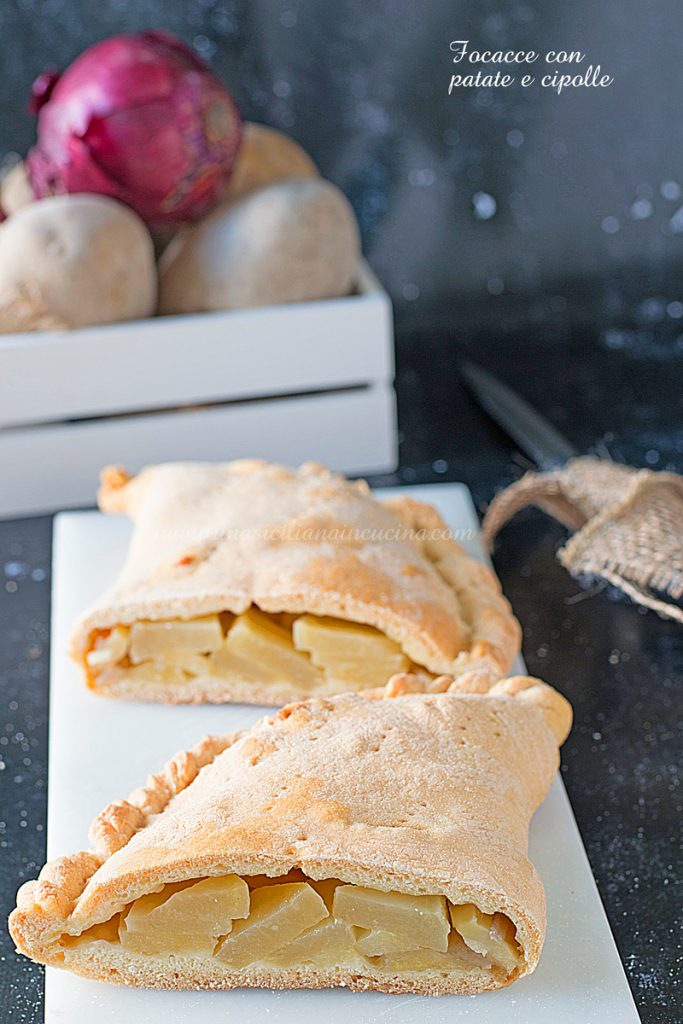 Focacce ragusane con patate e cipolle
