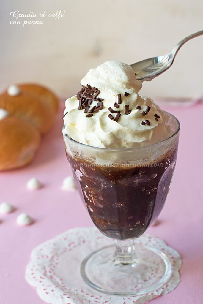 Granita al caffè con panna montata