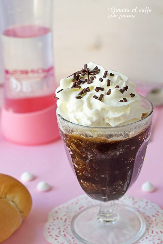 Granita al caffè con panna montata