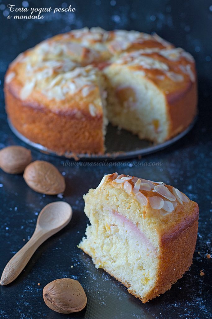 Torta yogurt mandorle e pesche