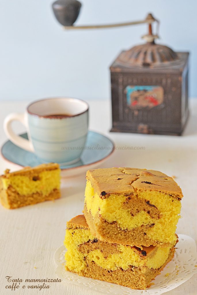 Torta marmorizzata al caffè e vaniglia