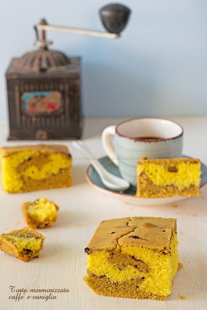 Torta marmorizzata al caffè e vaniglia