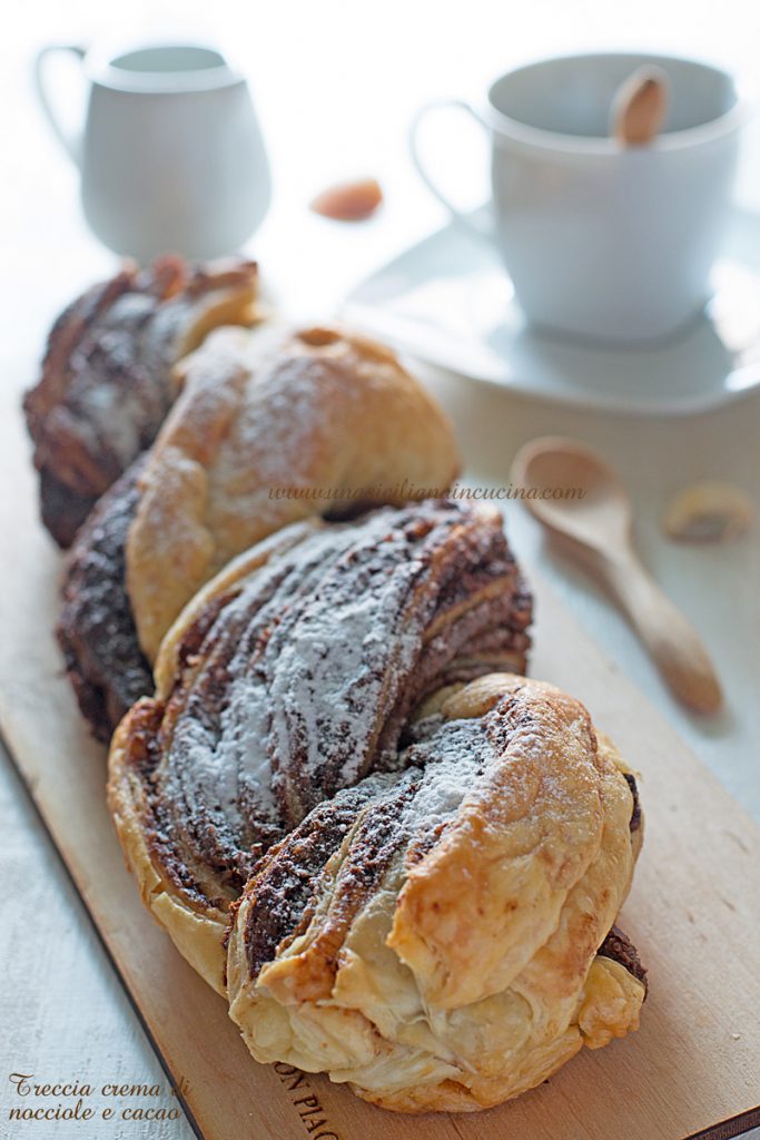 Treccia di sfoglia crema di nocciole e cacao