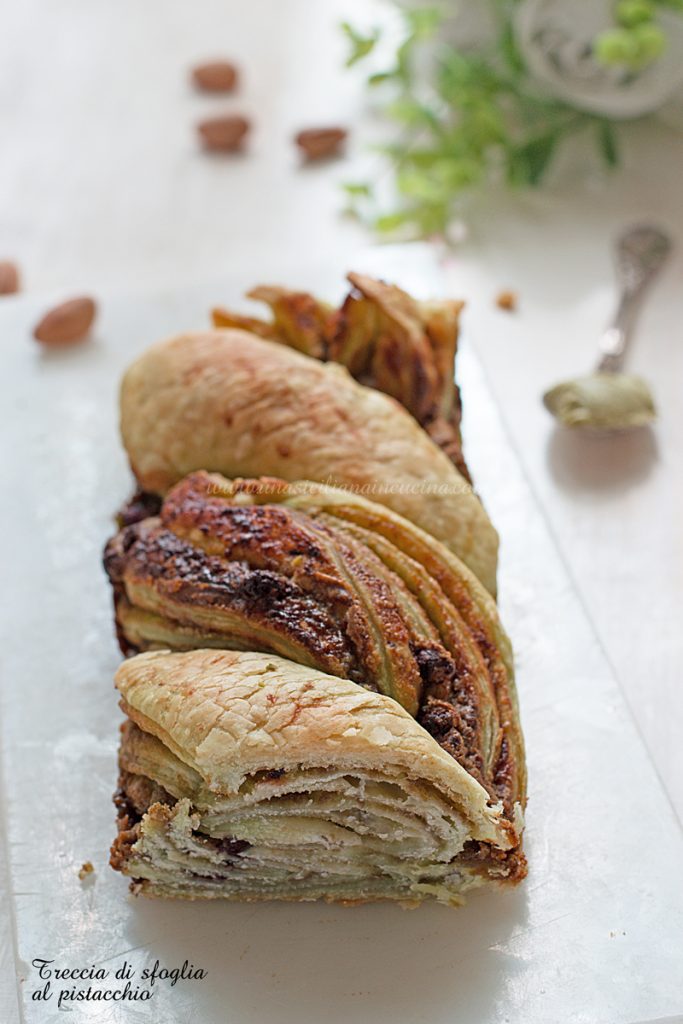 Treccia di sfoglia al pistacchio