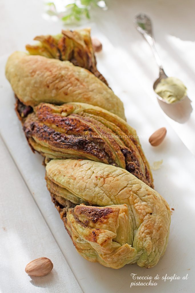 Treccia di sfoglia al pistacchio