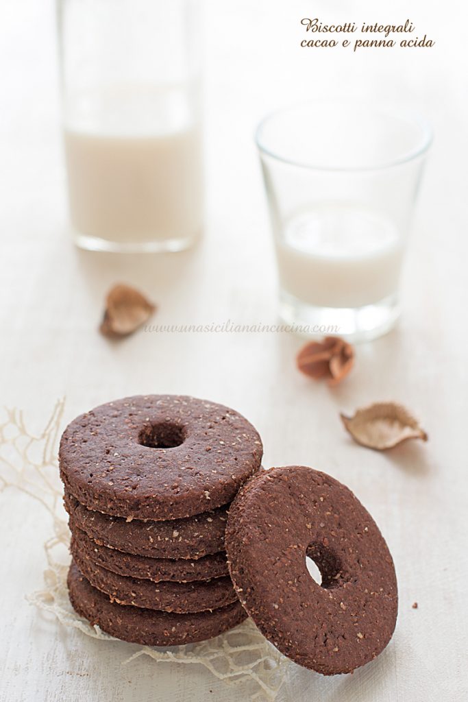 Biscotti integrali cacao e panna acida