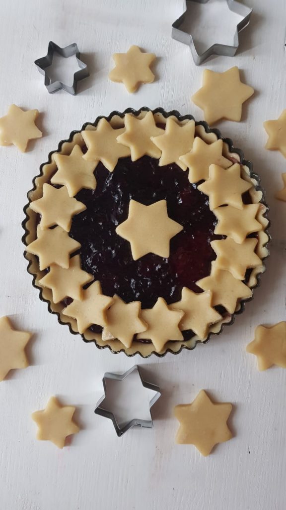 Crostata stelle di frolla con confettura