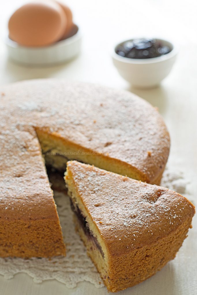 Torta versata con confettura di mirtilli Torta versata con confettura di mirtilli