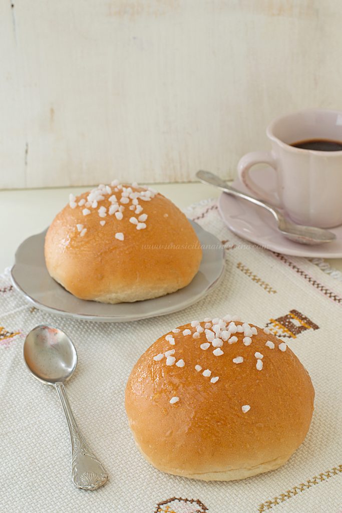 Brioches all'acqua leggere e golose