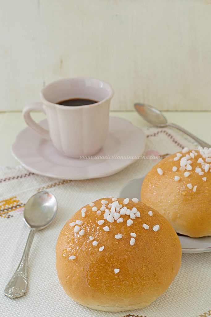 Brioches all'acqua leggere e golose
