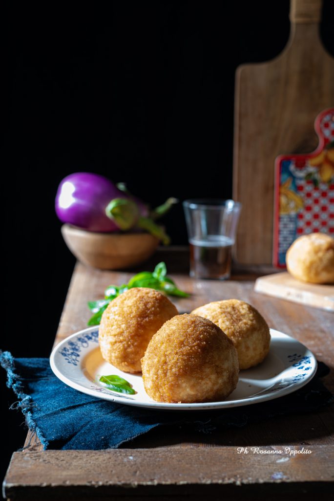 Arancine con melanzane fritte