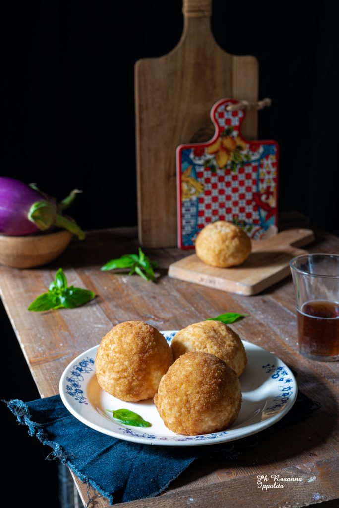 Arancine con melanzane fritte