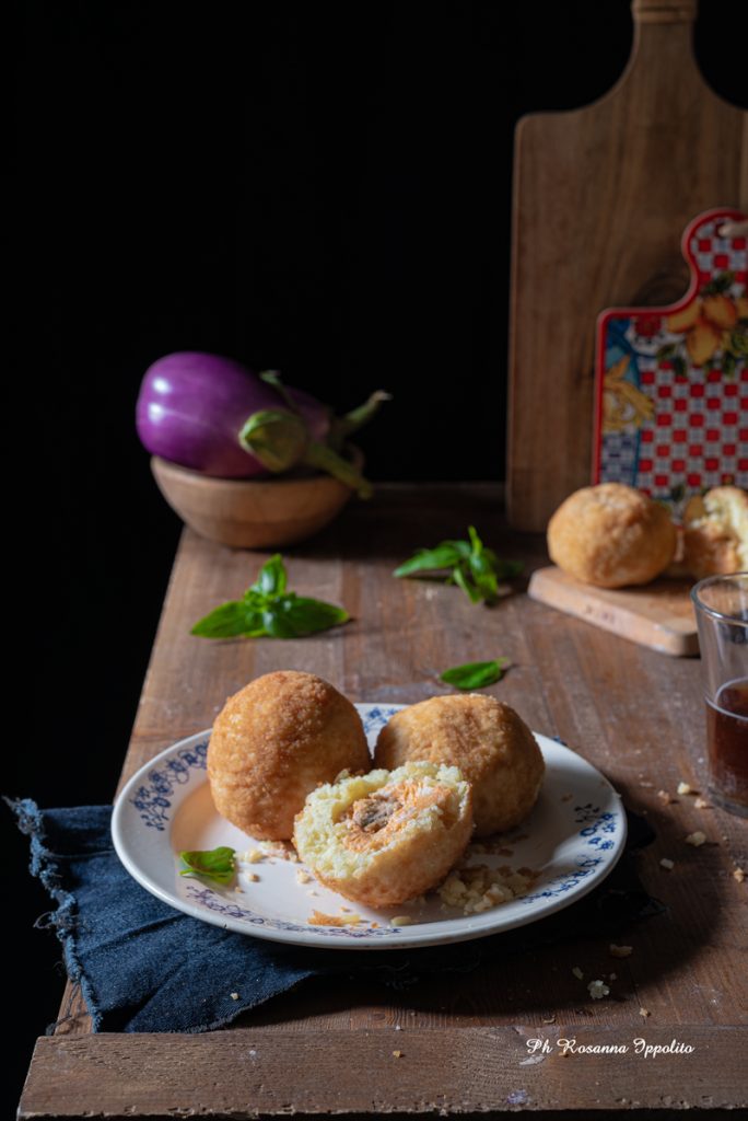 Arancine con melanzane fritte